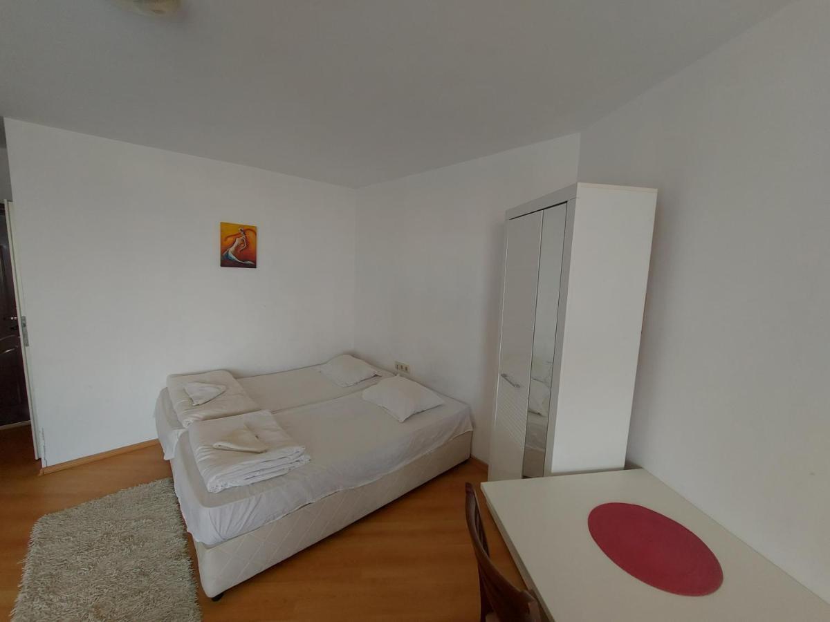 סאני ביץ' Studios & Apartments Perla מראה חיצוני תמונה