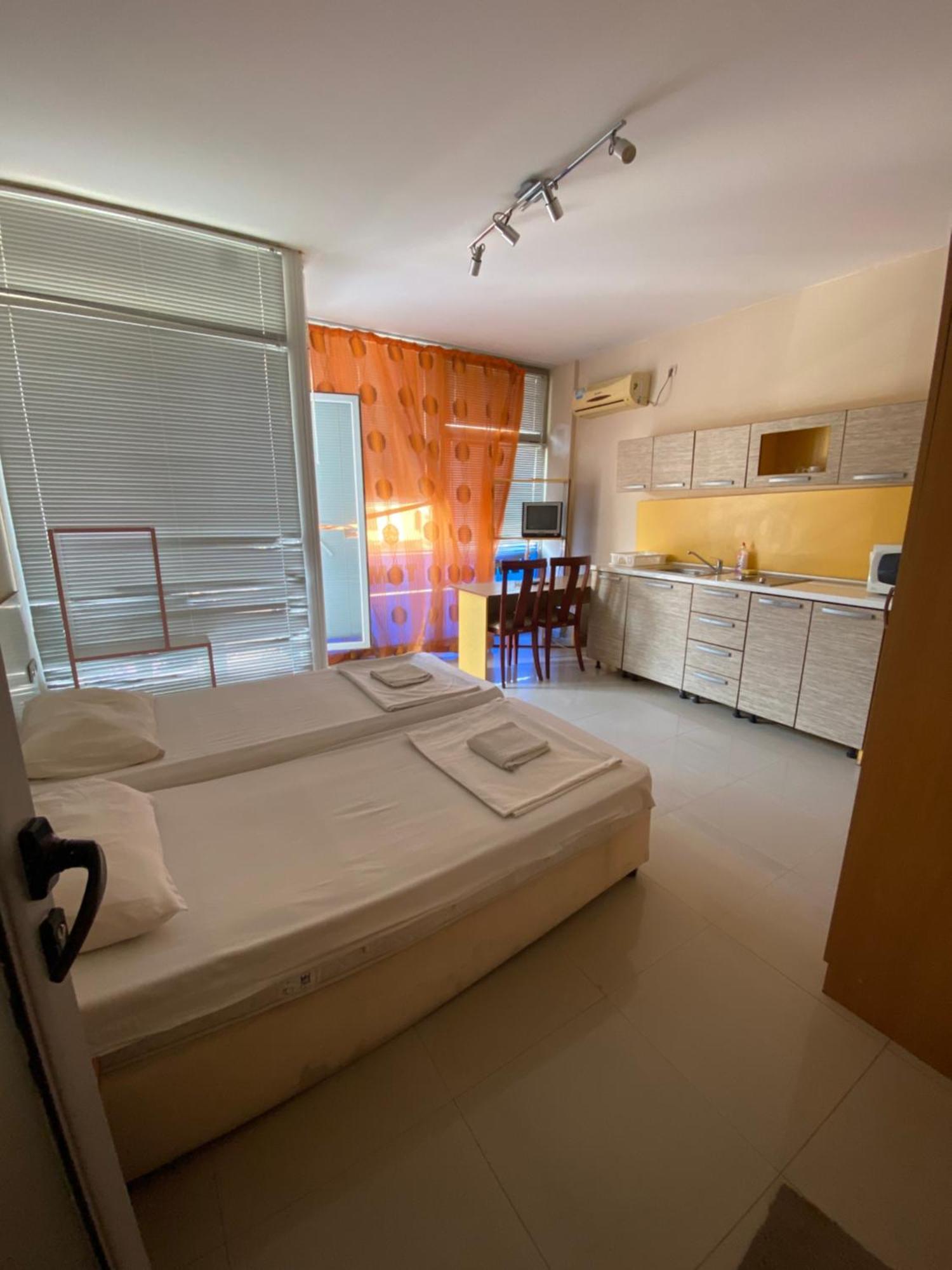 סאני ביץ' Studios & Apartments Perla מראה חיצוני תמונה